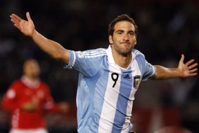 开云体育网页版入口-尼斯后场稳固防守撑起比赛防线，尼斯主场